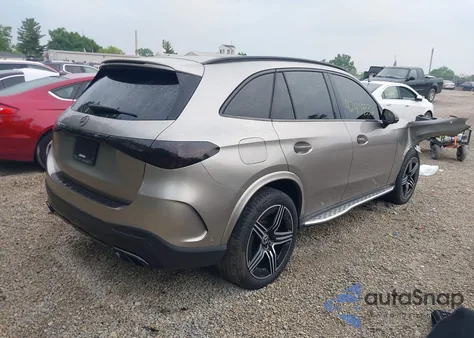 2024 Mercedes-Benz Glc 300 4Matic Suv z USA, uszkodzony, nr VIN W1NKM4HB4RF103922